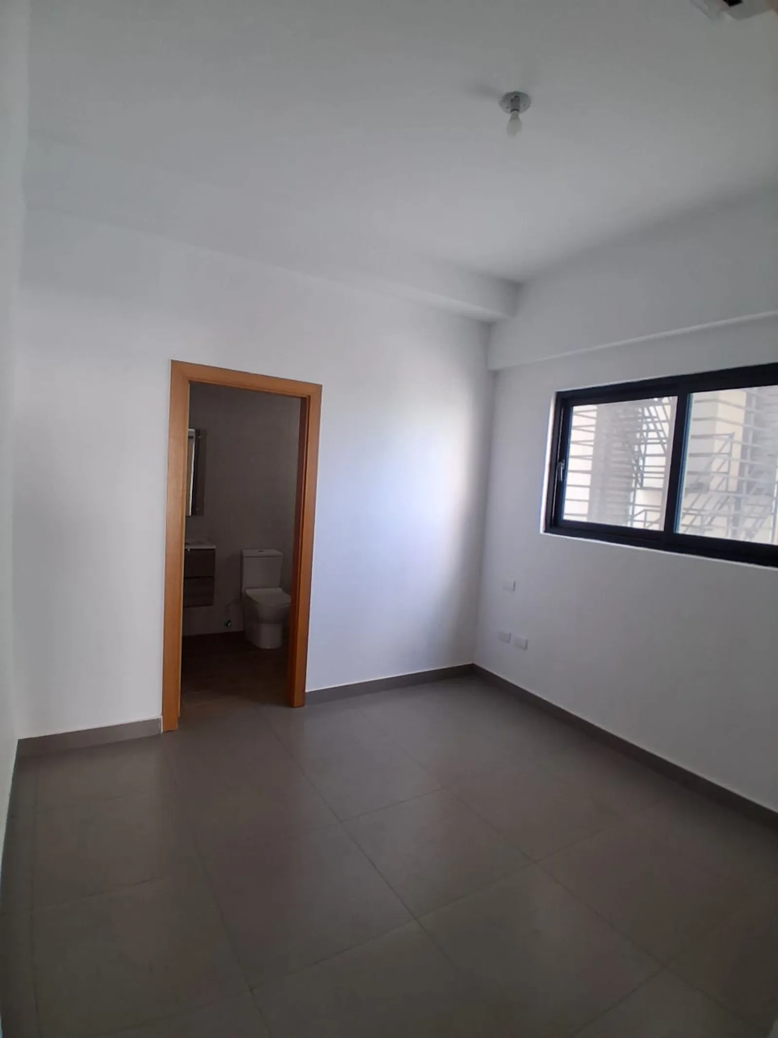 2 BR Apartment, Appliances Included and Park View, photo 8