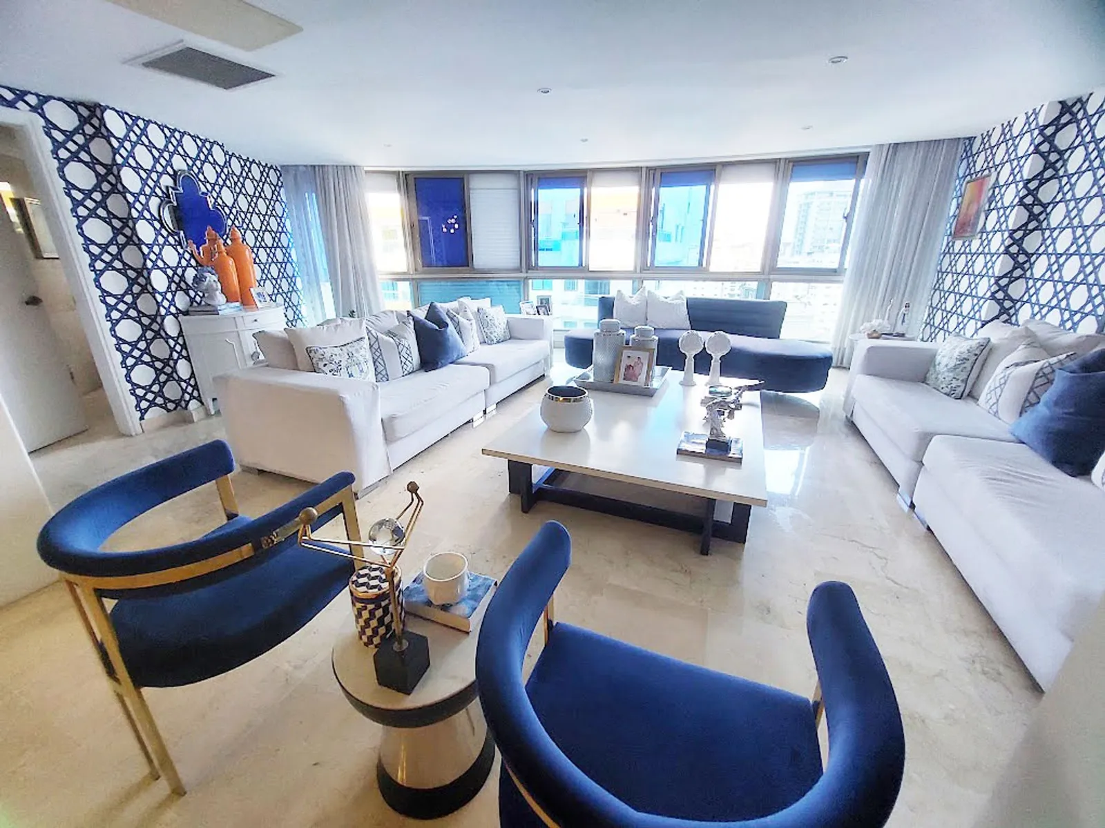 Appartement Exclusif au 11ème Étage avec 5 places de parking, photo 2