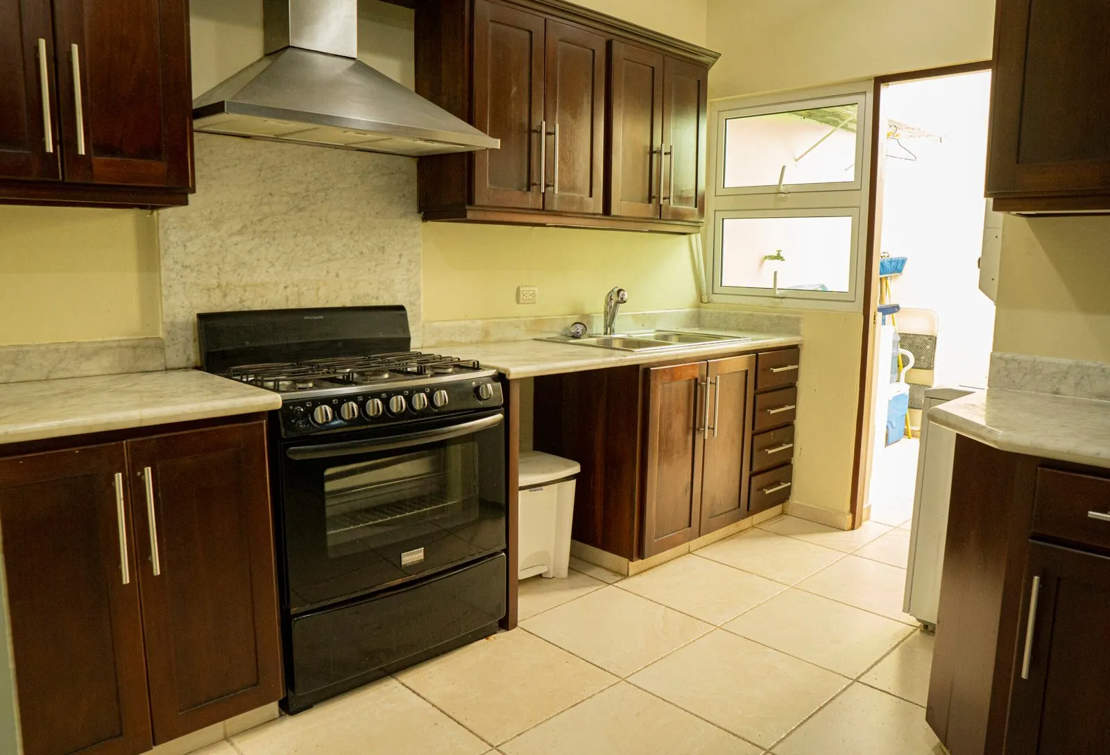 Apartment mit Strandstil, großzügigen Räumen und gemeinsamem Schwimmbad., Foto 3