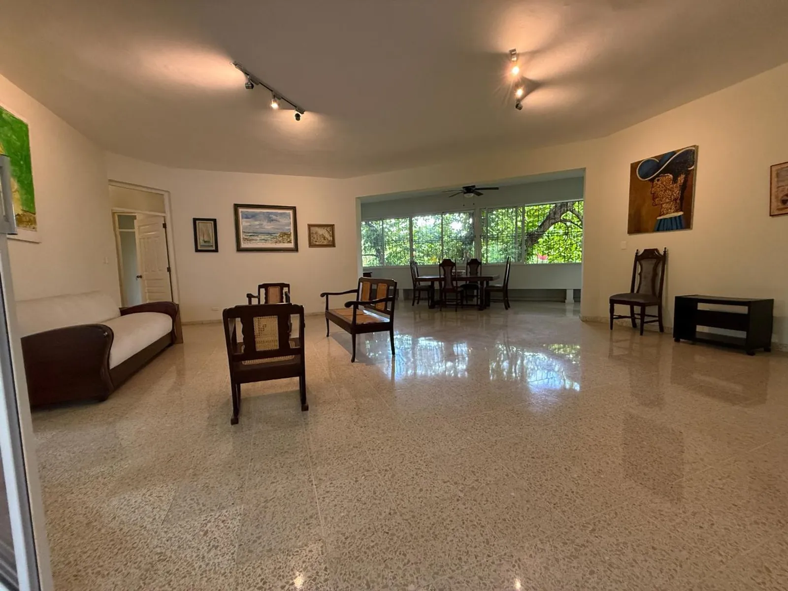 APARTAMENTO REMODELADO EN VENTA EN BELLA VISTA, Foto 2