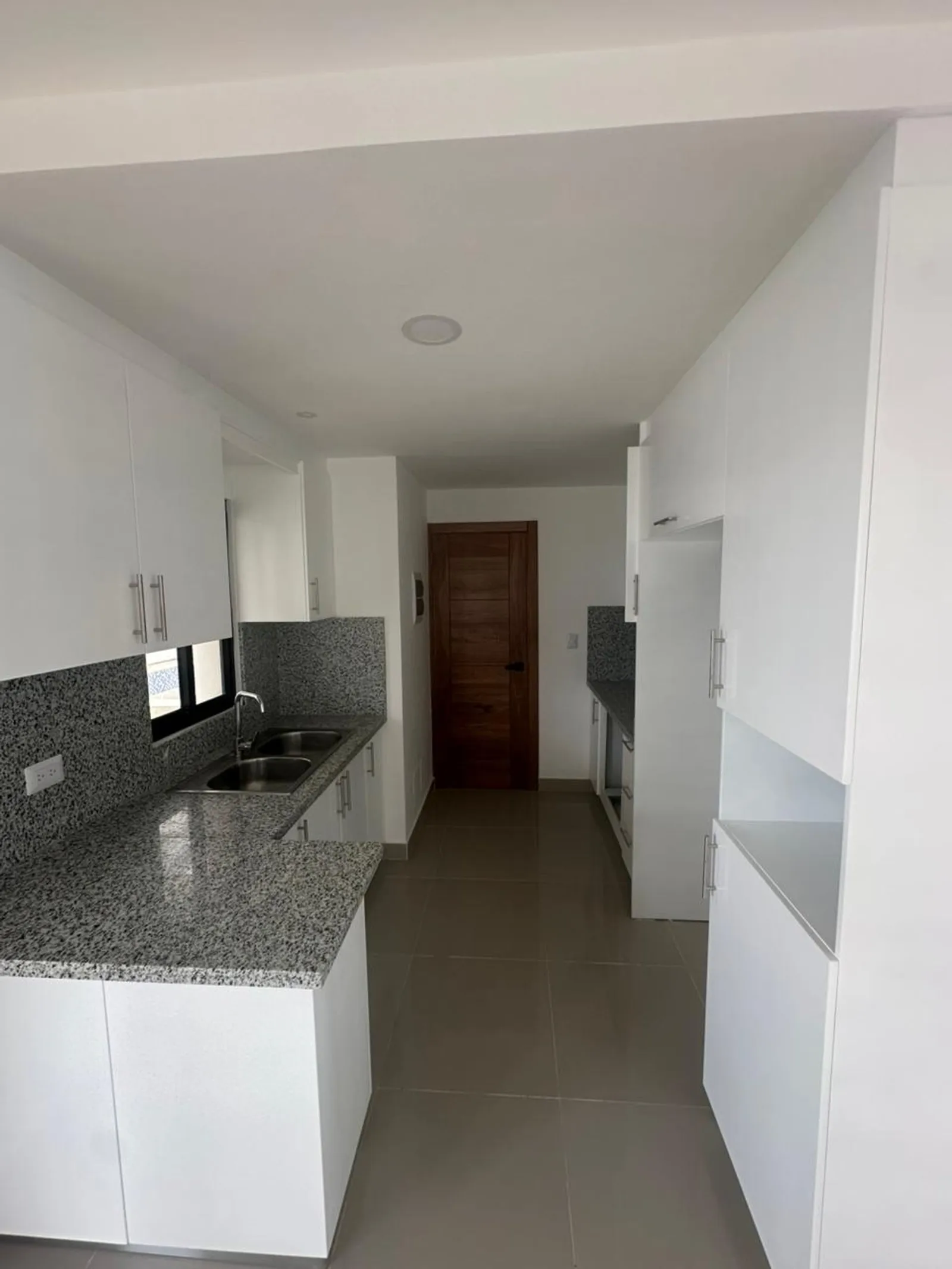 House for Sale Across from Commercial Plaza, photo 6
