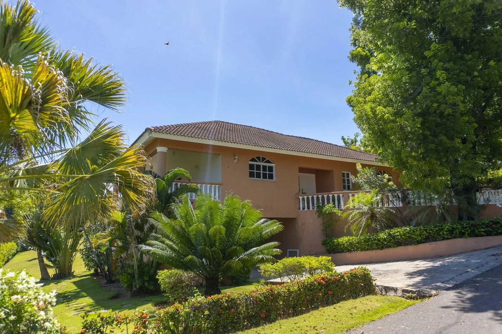 NUEVO LISTING – 2HB – VILLA CON VISTA AL MAR, foto 4