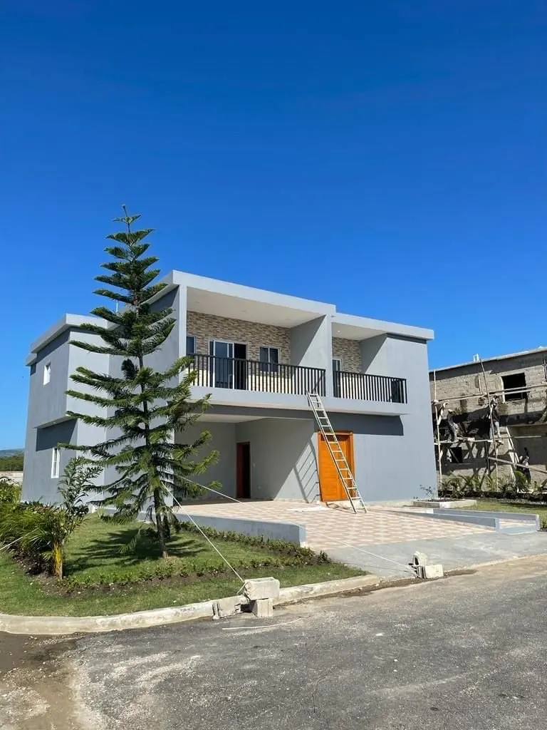 Maison de 3 chambres et 3 salles de bains, USD$ 270,000