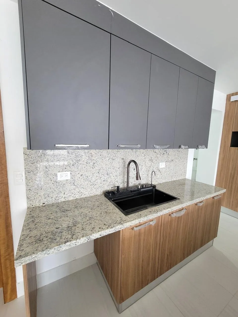 Moderno Apartamento de 3 Habitaciones con Amenidades Exclusivas en Torre Residencial, foto 3
