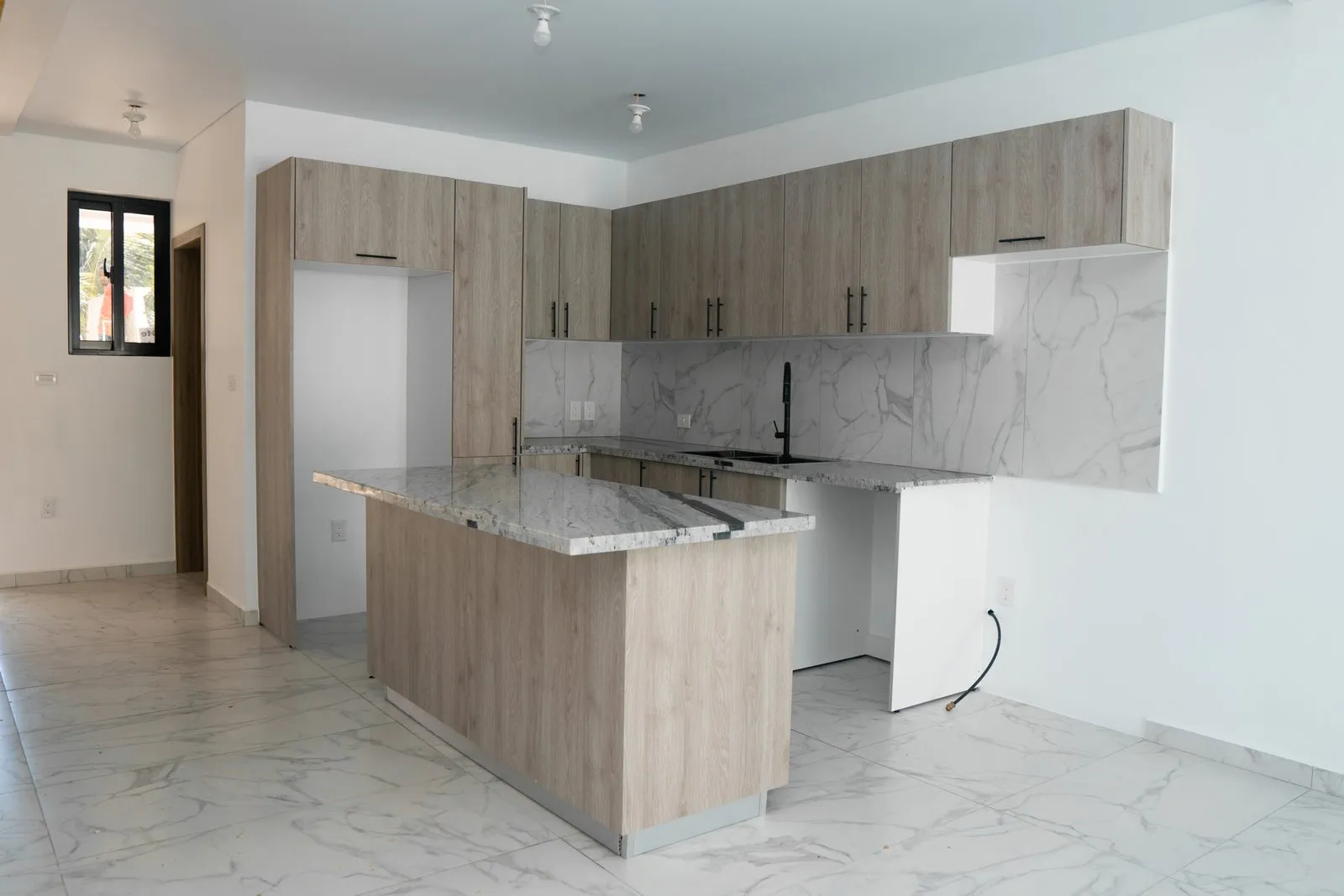 Traumhafter Townhouse: Modern, geräumig und mit privatem Swimmingpool, Hauptfoto