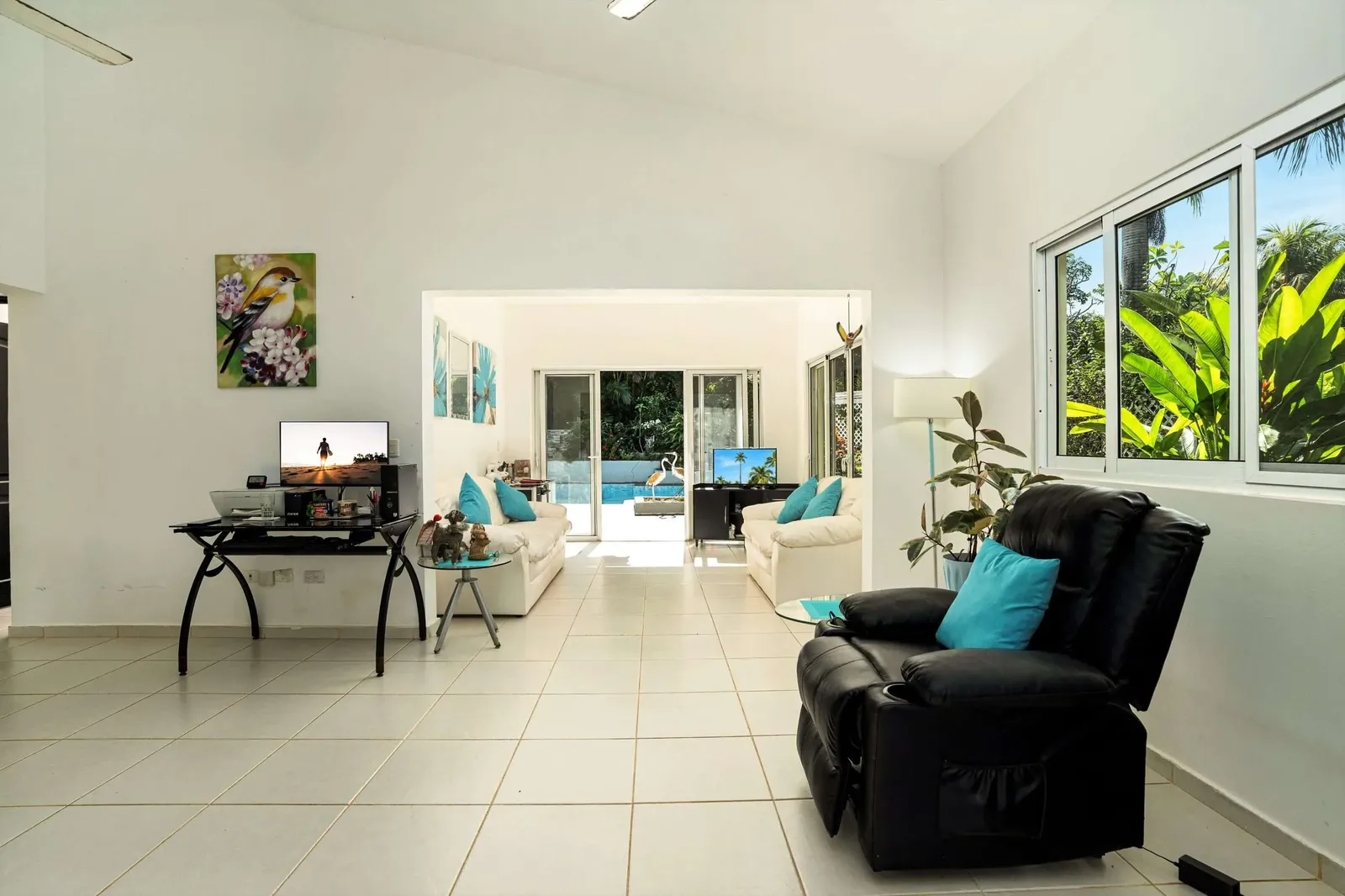 2-Bedroom Villa in La Hispaniola, photo 3