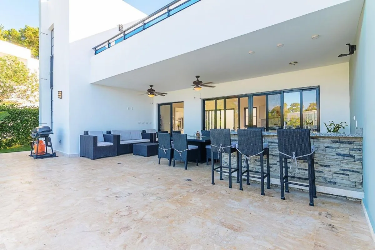 Contemporary 4-Bedroom Oasis in Casa Linda, photo 6