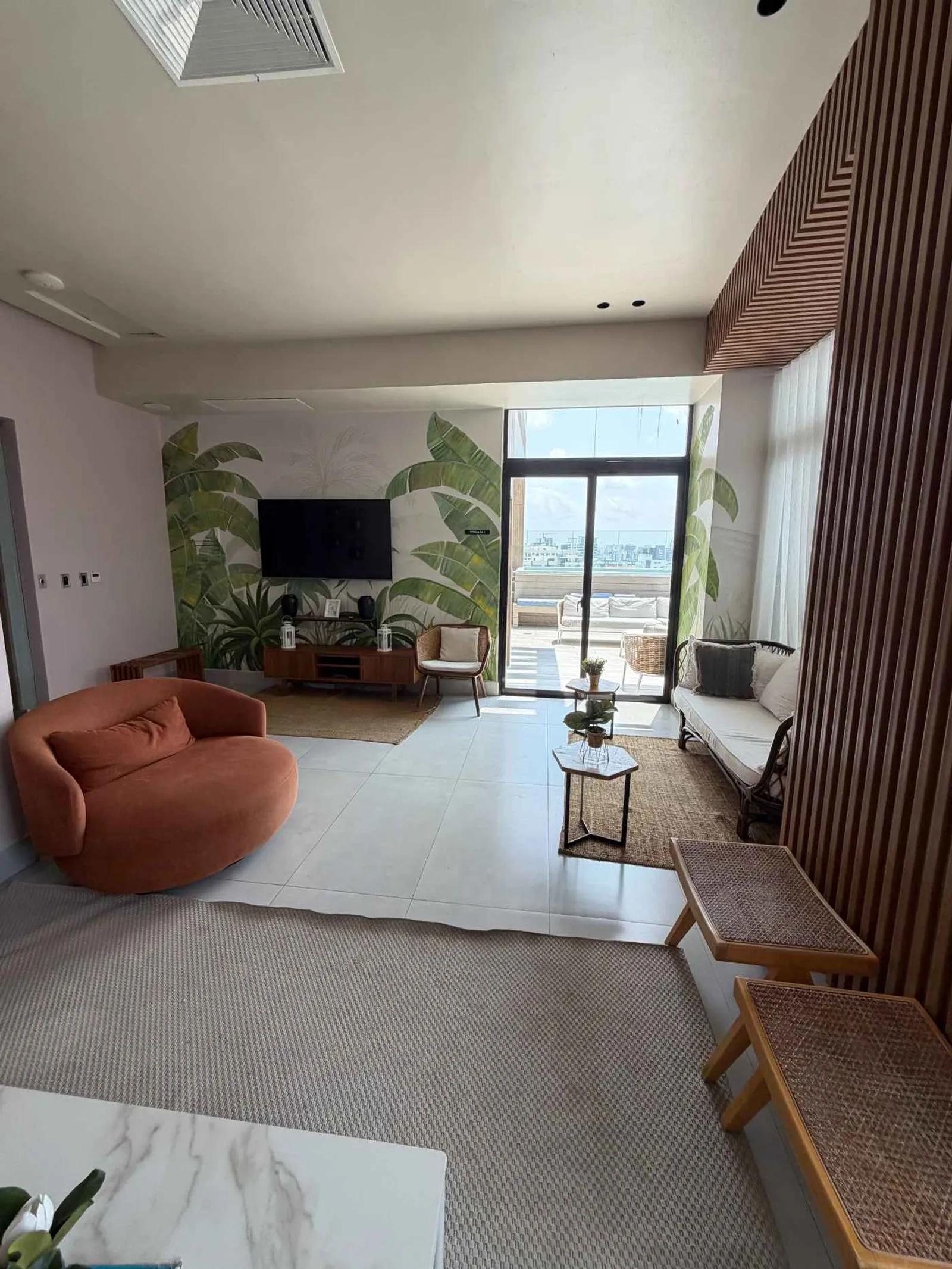 PENTHOUSE, EVARISTO MORALES, Hauptfoto