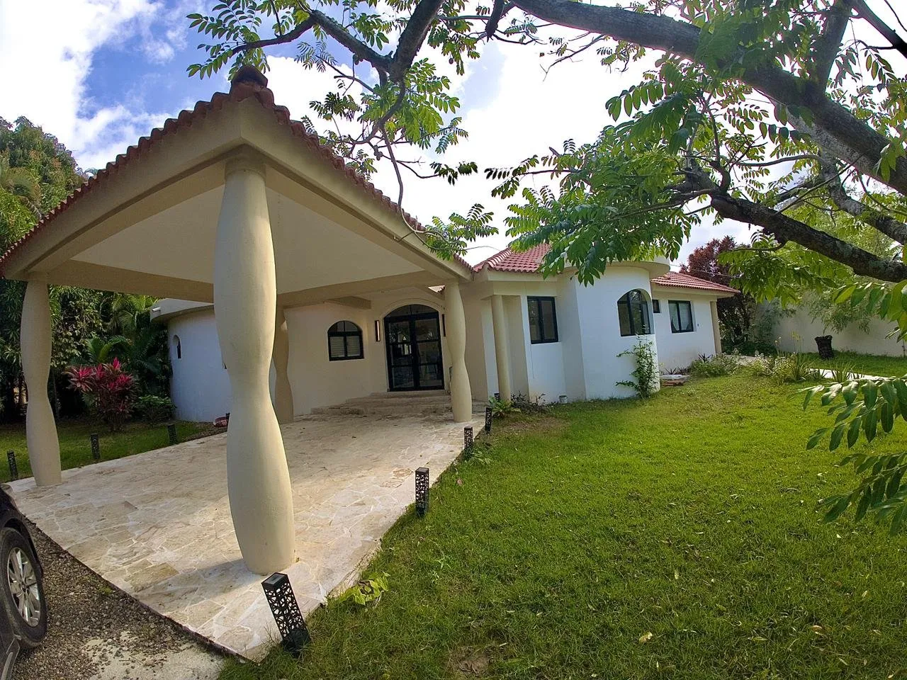 Exclusiva Villa con Amplio Terreno a 3 Minutos de la Playa en Cabarete, foto 13