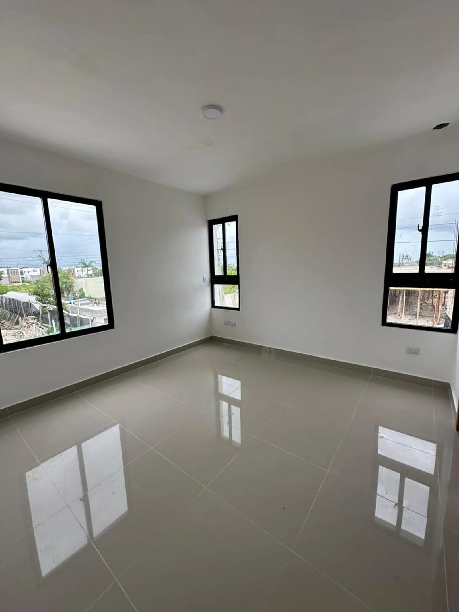 House for Sale Across from Commercial Plaza, photo 13