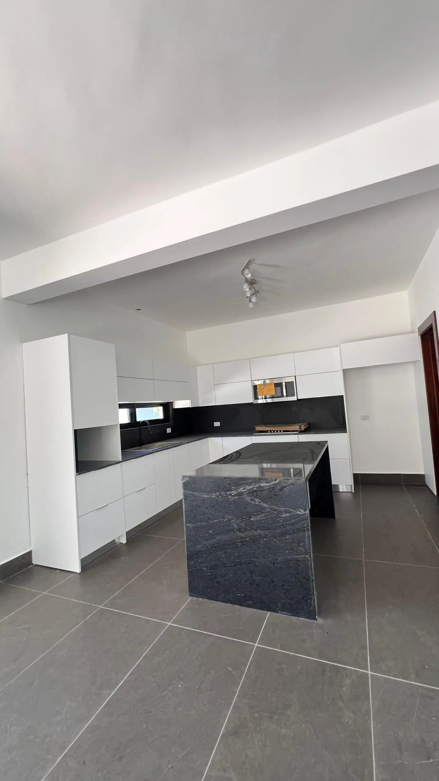Modern 2-Level House with Pool, Garden and Open Spaces to Enjoy., photo 4