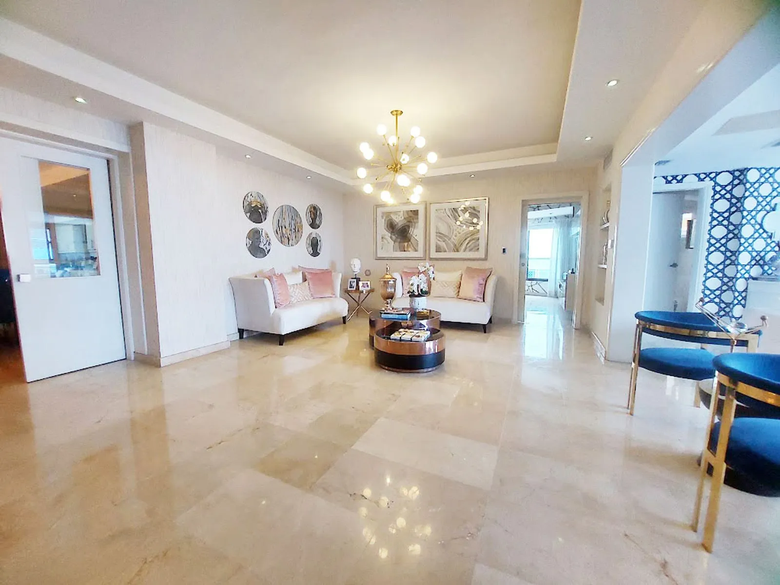 Appartement Exclusif au 11ème Étage avec 5 places de parking, photo principale