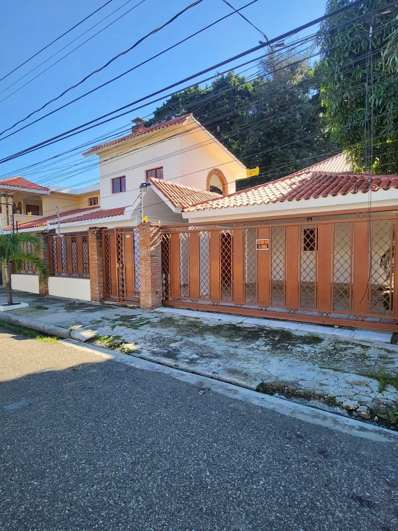 SUPER HAUS IN SANTIAGO, USD$ 240,000