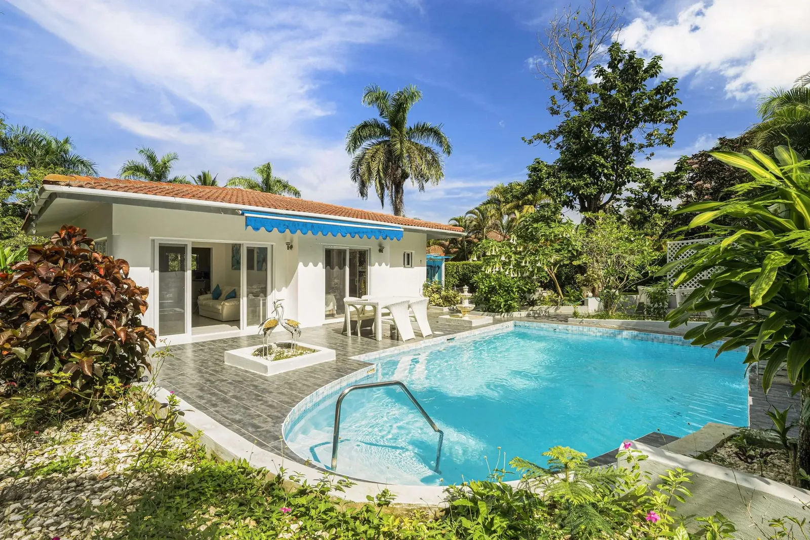 2-Bedroom Villa in La Hispaniola, photo 8