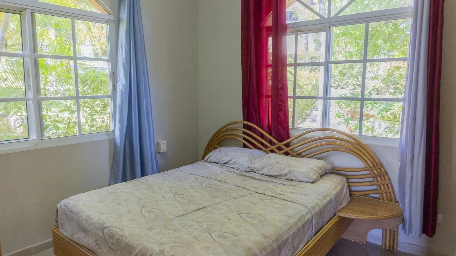 NUEVO LISTING – 2HB – VILLA CON VISTA AL MAR, foto 6