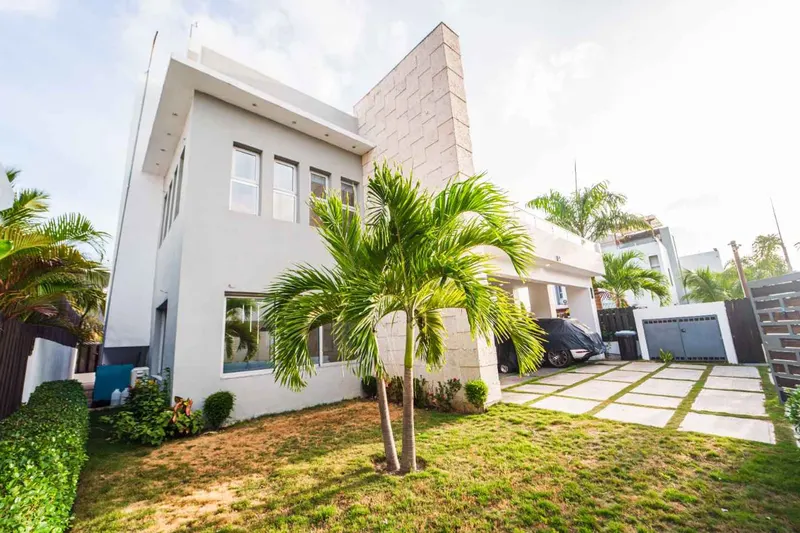 Villa avec Piscine et Jacuzzi à Vendre à La Romana, USD$ 460,000