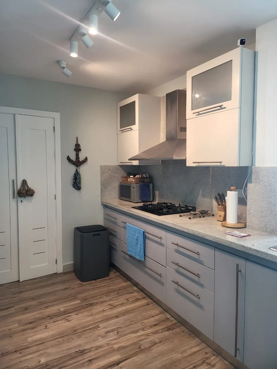 EN VENTA – ESPECTACULAR APARTAMENTO FRENTE AL MAR Y CON PISCINA DISPONIBLE, foto 12