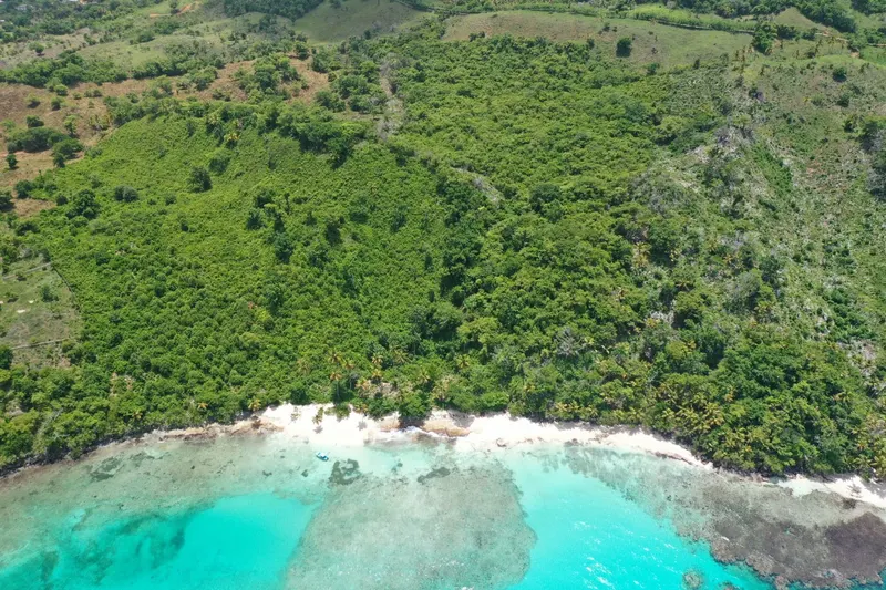 Grundstück in erster Strandlinie Las Galeras, USD$ 11,533,916