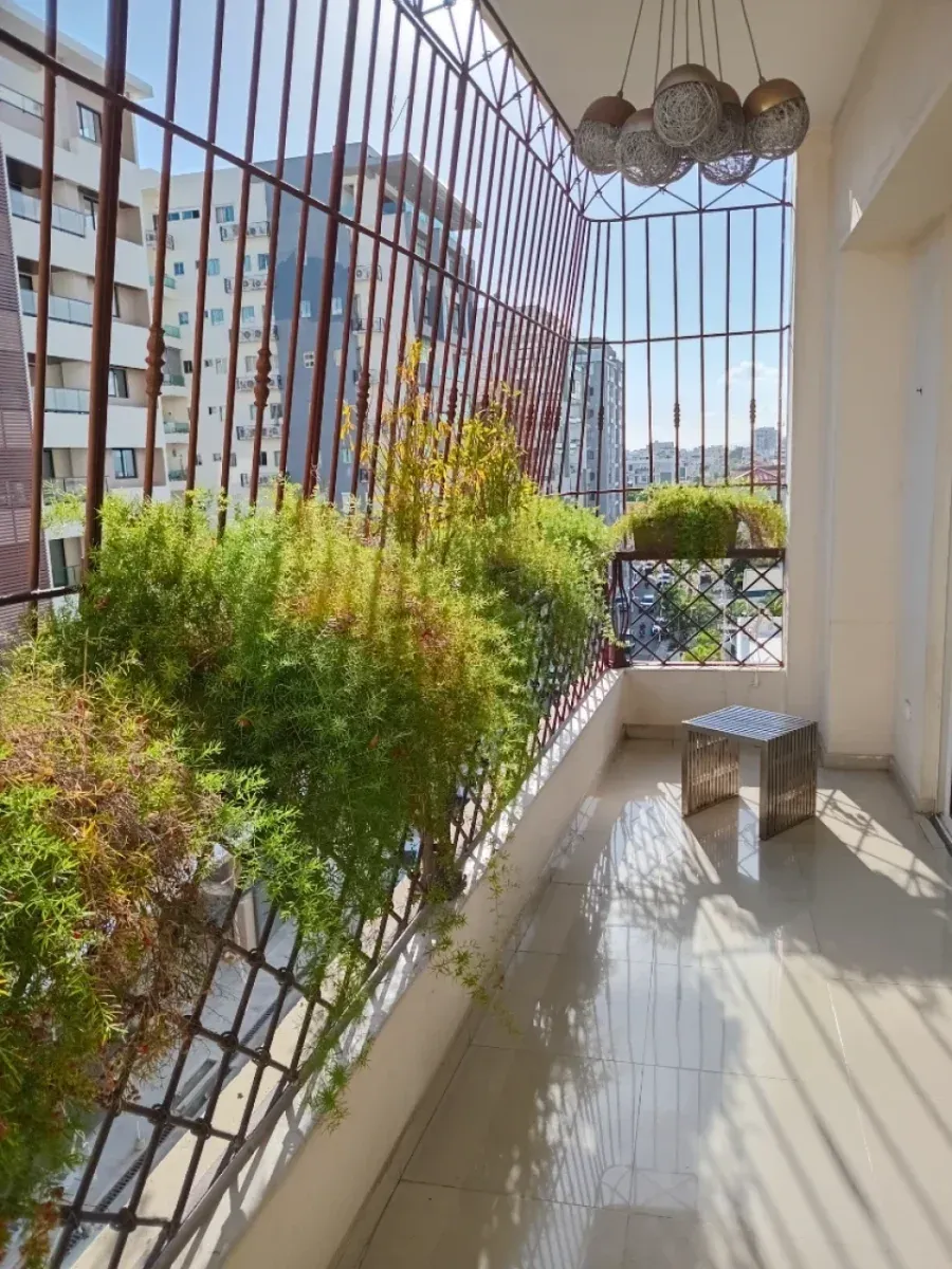 Apartamento familiar con mas de 200m2 y amplio balcon, foto principal