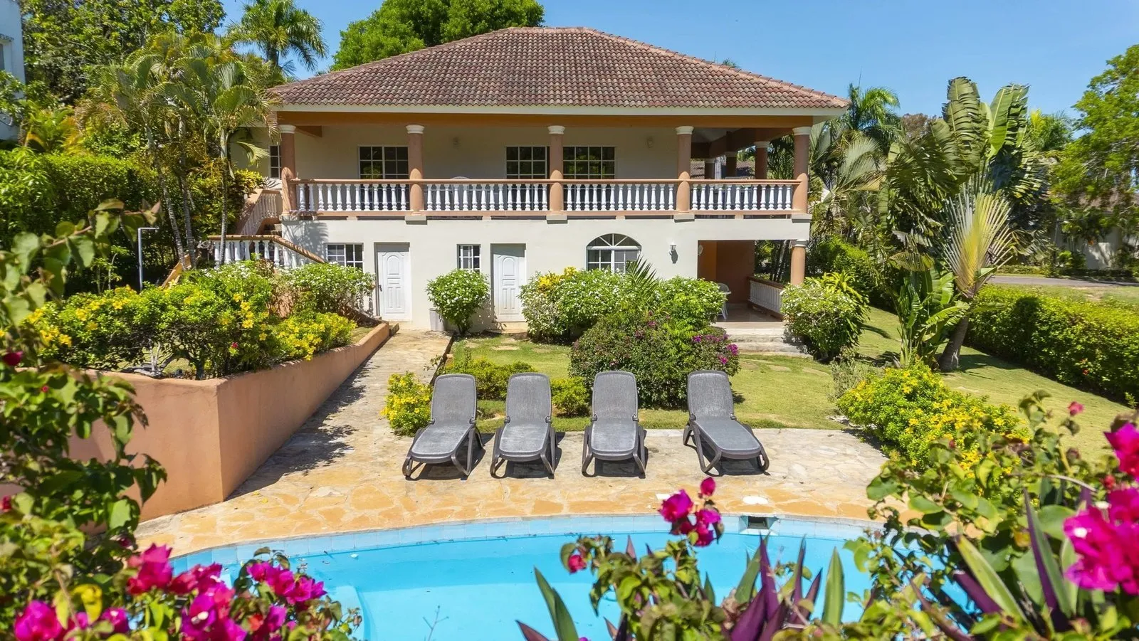 NUEVO LISTING – 2HB – VILLA CON VISTA AL MAR, foto 13