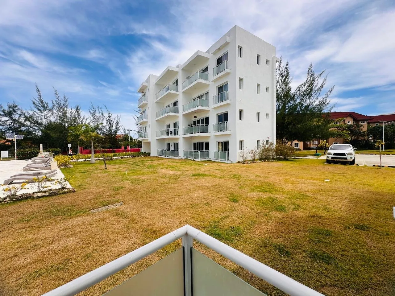 Studio Moderne à SOV | Balcon, Piscine et Place de Parking, photo 10