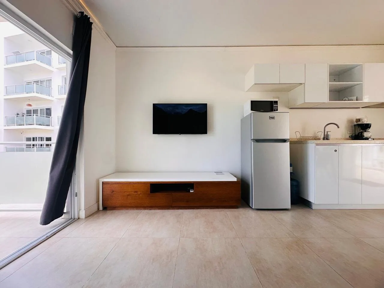 Studio Moderne à SOV | Balcon, Piscine et Place de Parking, photo 4