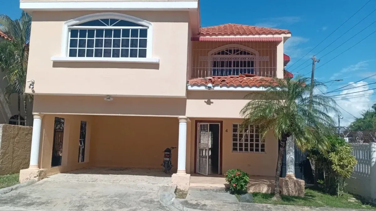Hermosa villa de 2 niveles en Juan Dolio, foto principal