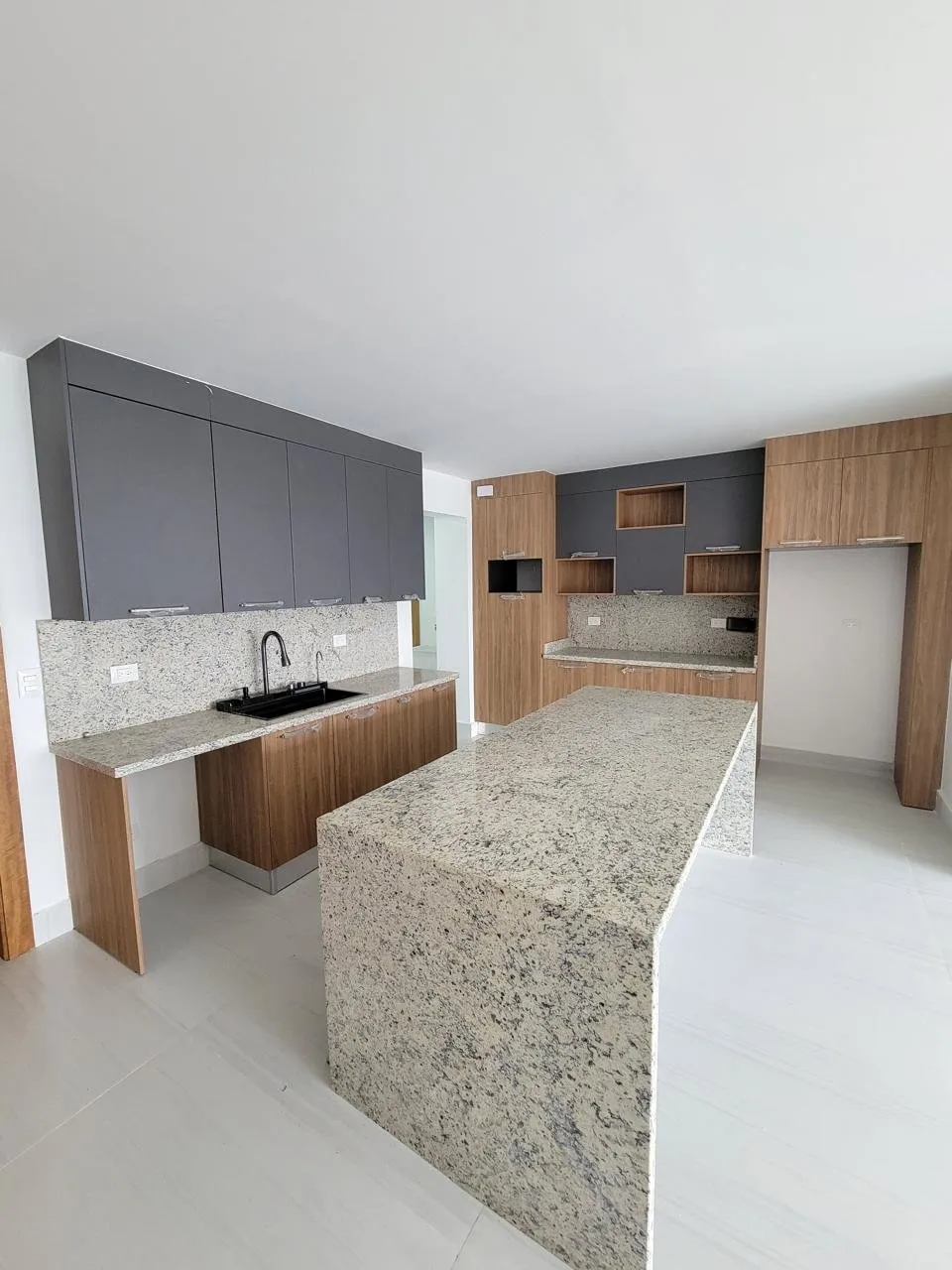 Moderno Apartamento de 3 Habitaciones con Amenidades Exclusivas en Torre Residencial, foto 4