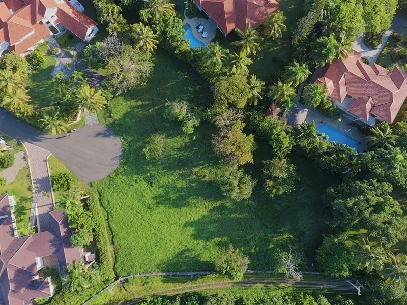 TERRAIN DISPONIBLE À LA VENTE – 3098 MTR2, USD$ 356,270