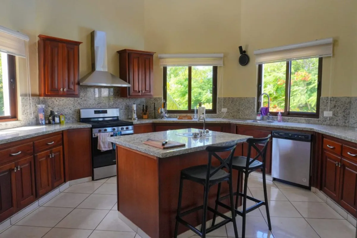 Elegante, kürzlich renovierte Villa in exklusiver geschlossener Wohnanlage, Foto 5