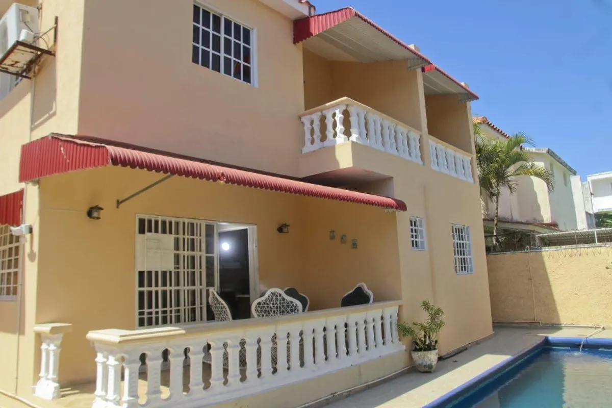 Hermosa villa de 2 niveles en Juan Dolio, foto 2