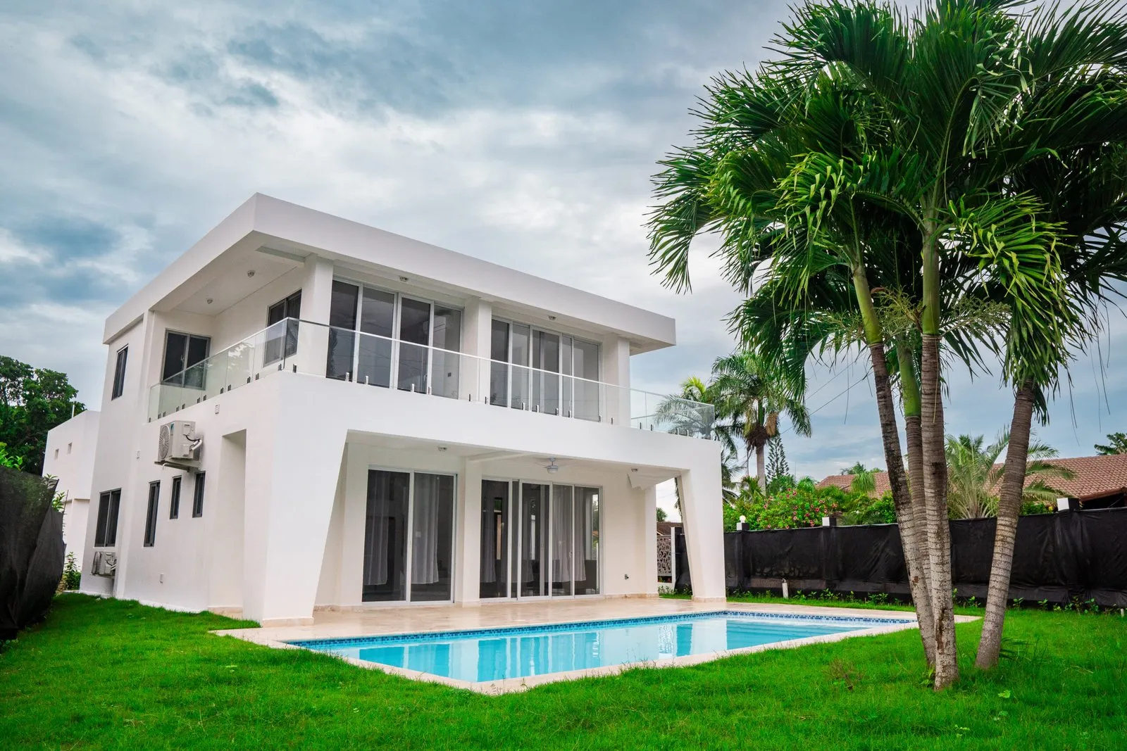 Descubre Villa Málaga: Elegancia y Confort en Perla Marina, a Pocos Pasos de la Playa, foto principal