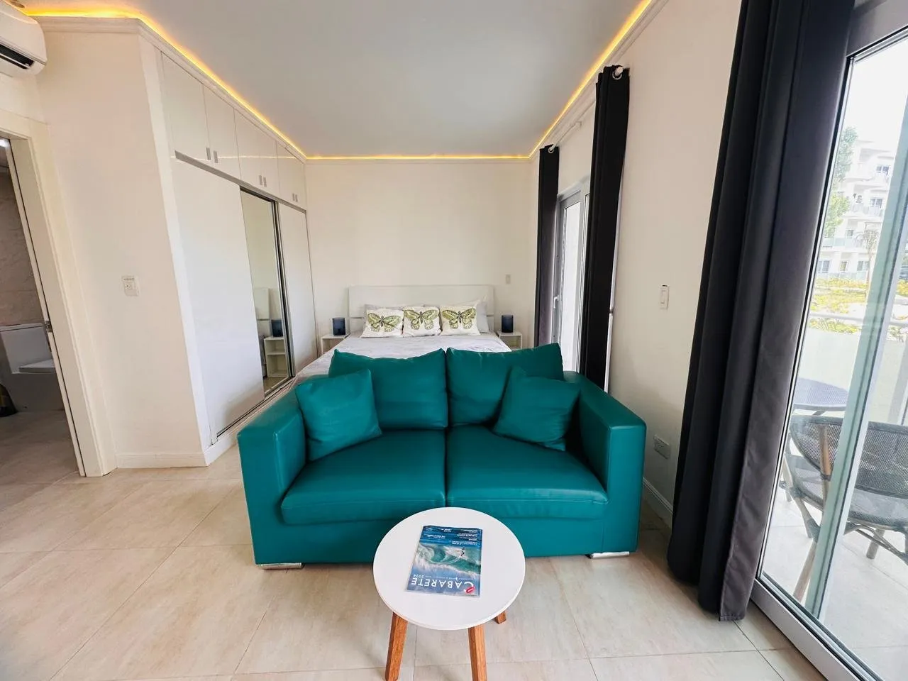 Studio Moderne à SOV | Balcon, Piscine et Place de Parking, photo 3