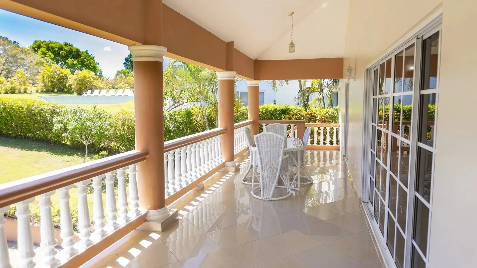 NUEVO LISTING – 2HB – VILLA CON VISTA AL MAR, foto 10