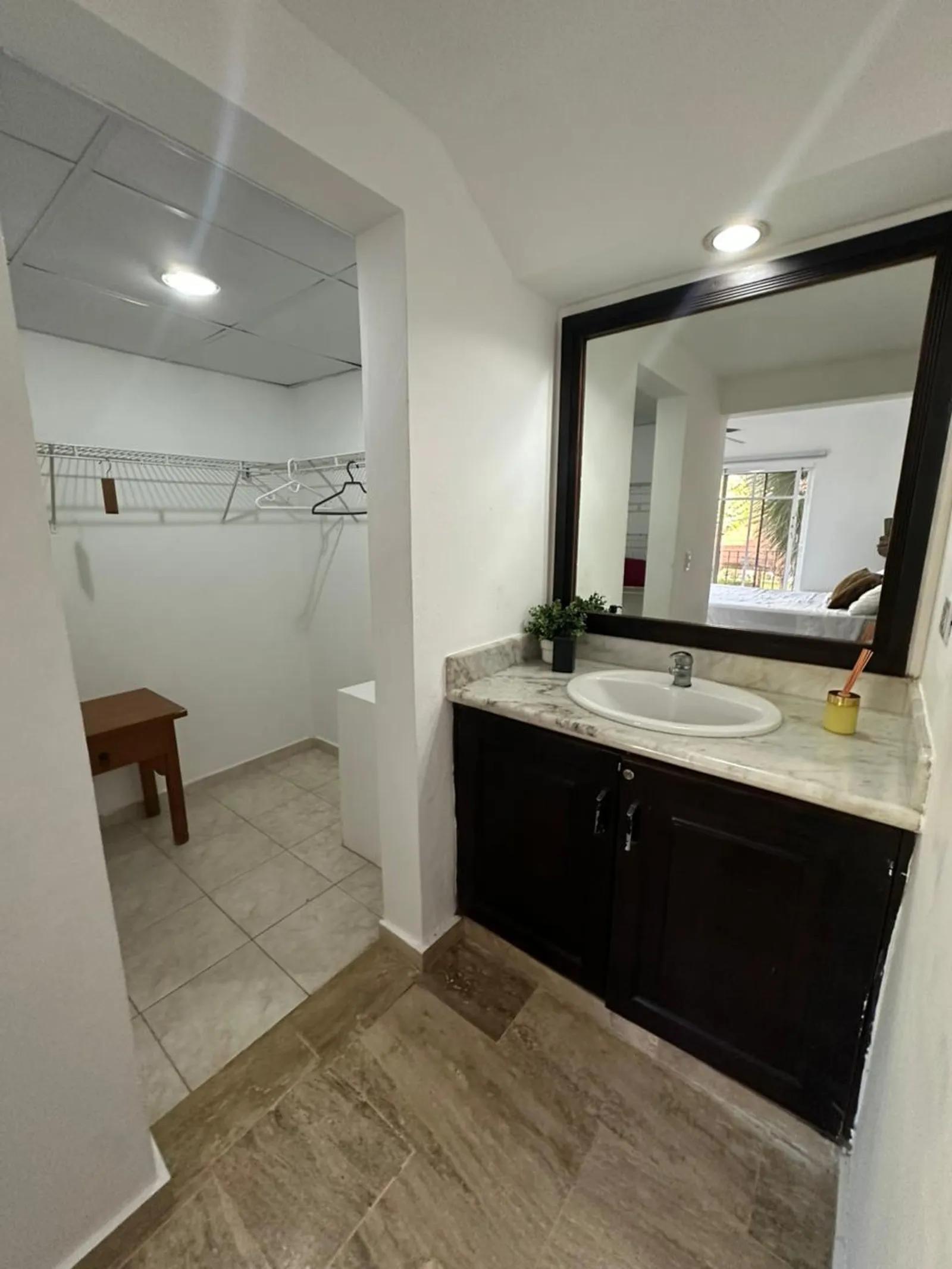 Appartement à Vendre et Louer à Carey Whitesands, photo 2