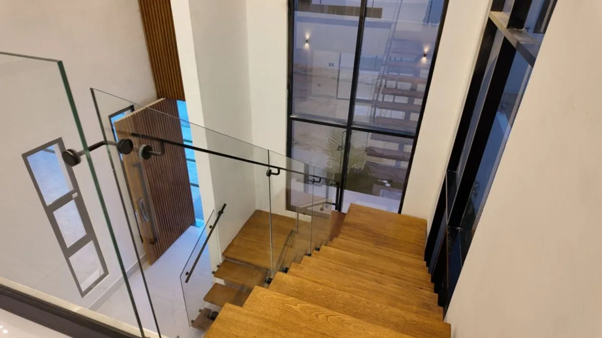 Casa Moderna, amplia y llena de luz natural, foto 3