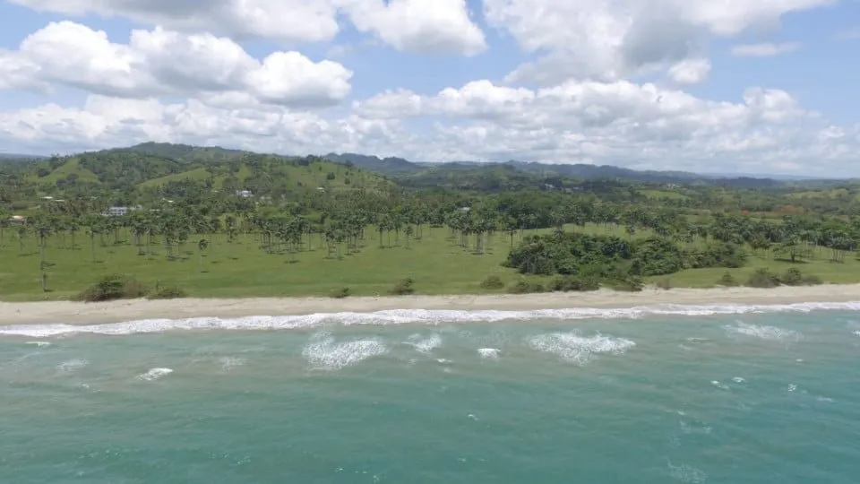 Opportunità Unica di Investimento: Terreno Fronte Spiaggia a Gaspar Hernández, foto 2