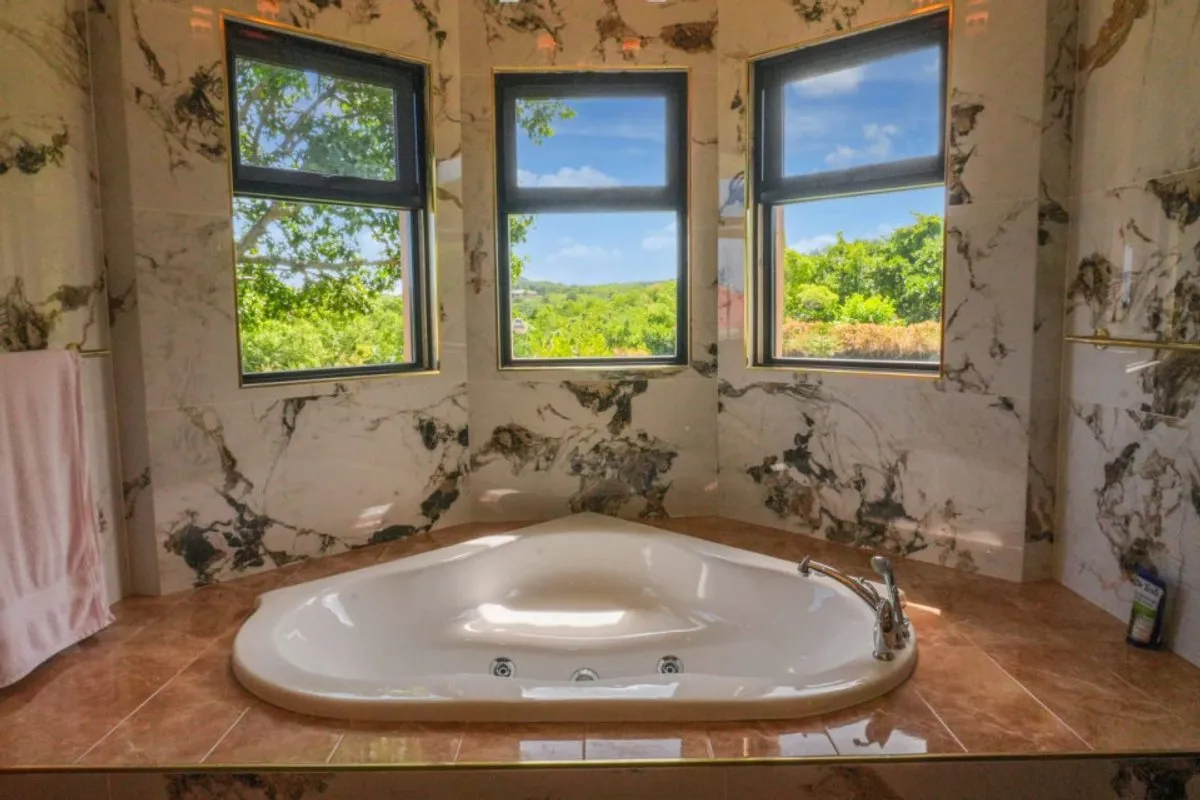 Elegante, kürzlich renovierte Villa in exklusiver geschlossener Wohnanlage, Foto 10
