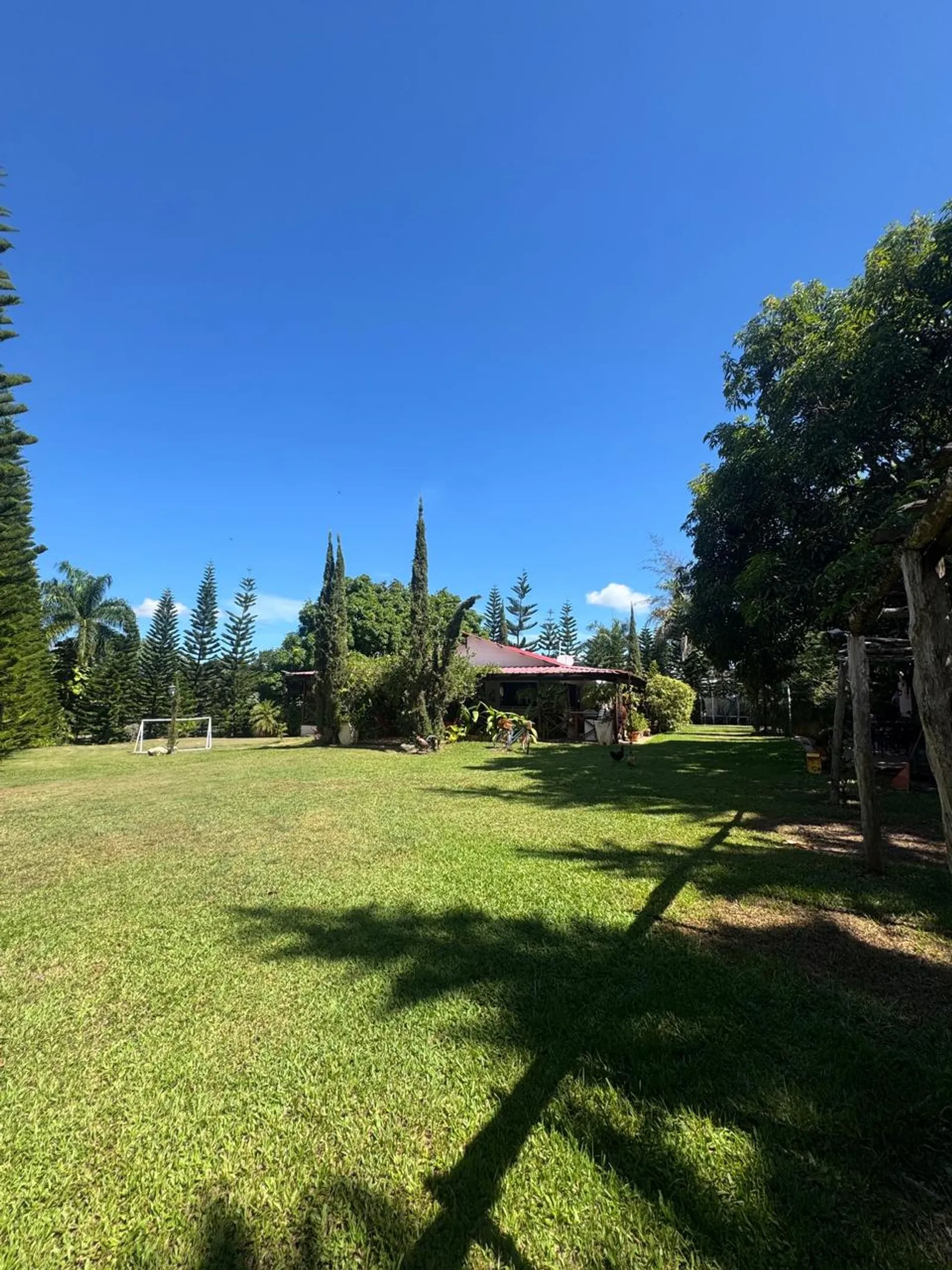 Villa with 2,000 m2 lot for sale, photo 2