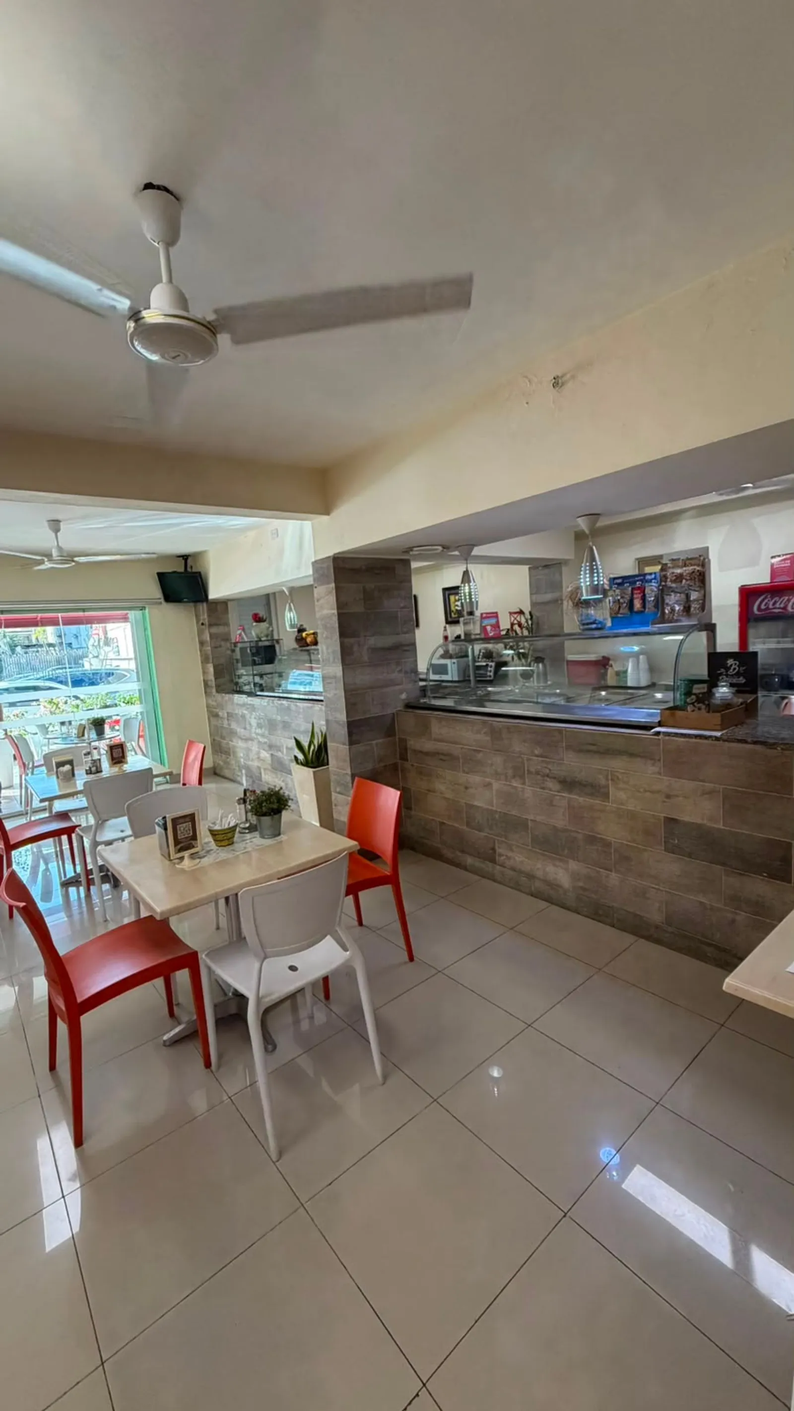 Local Para Negocio de Comida - Ensanche Paraíso, foto principal