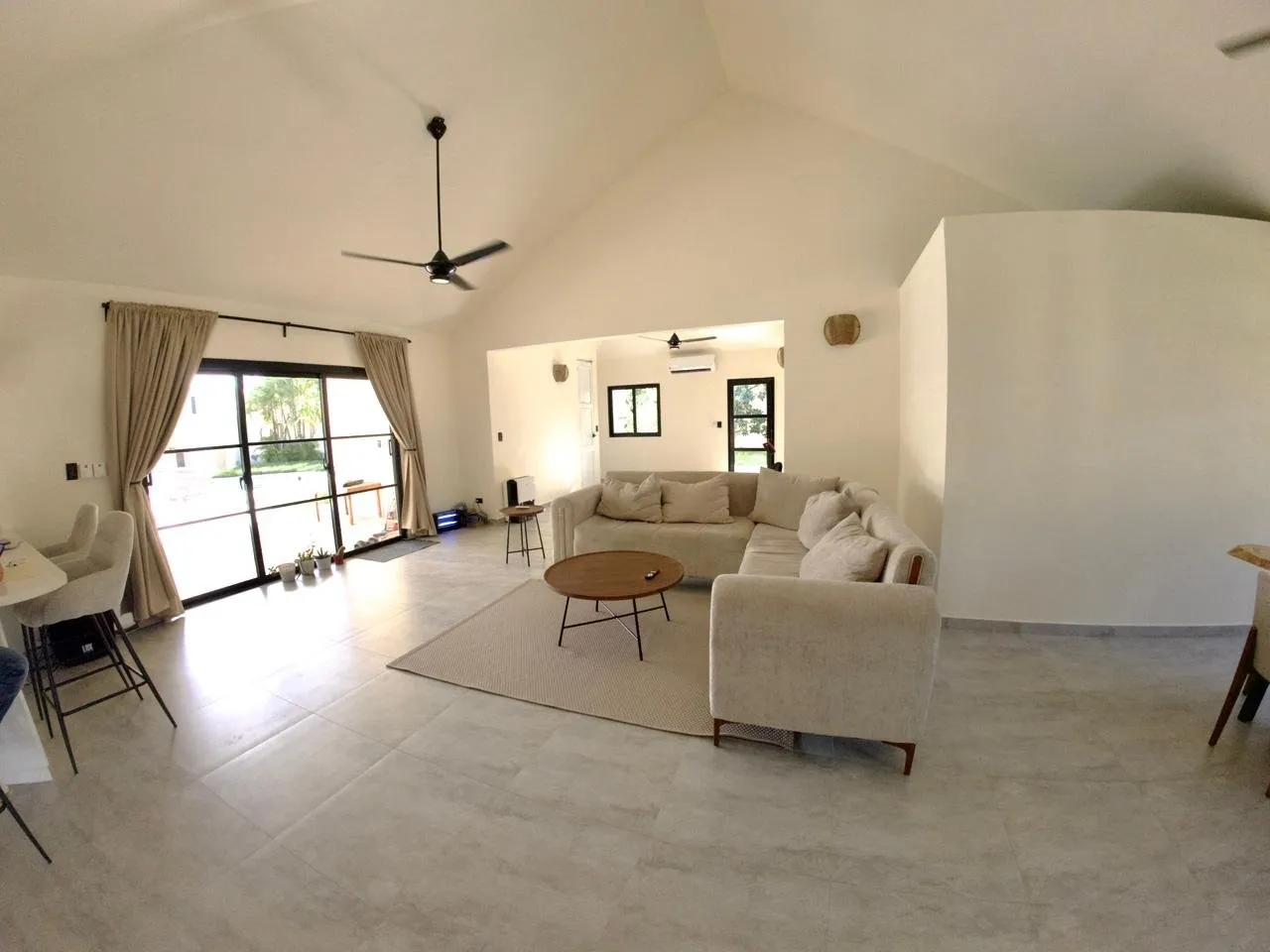 Exclusiva Villa con Amplio Terreno a 3 Minutos de la Playa en Cabarete, foto 4