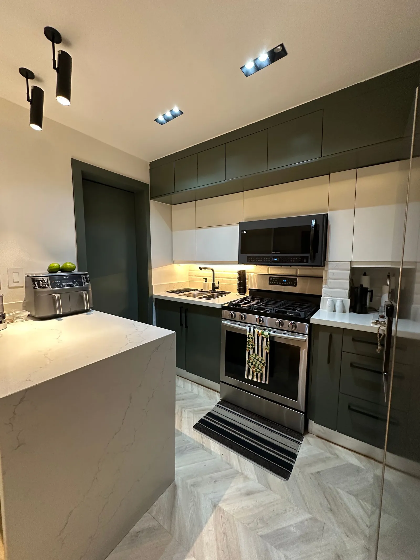 FURNISHED 2-BEDROOM APARTMENT FOR SALE, photo 4