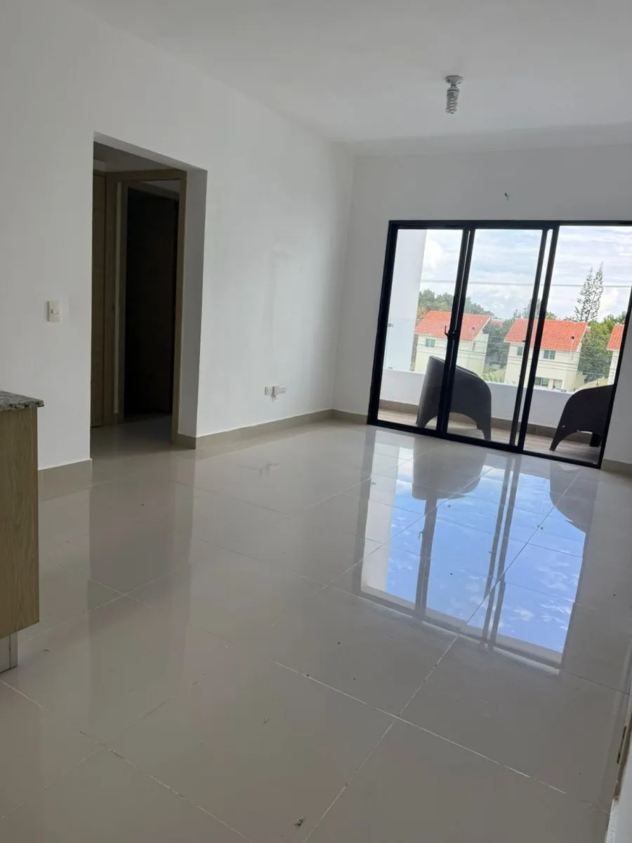 Apartment mit 2 Schlafzimmern – 2 Stellplätze. Private Terrasse, Foto 3