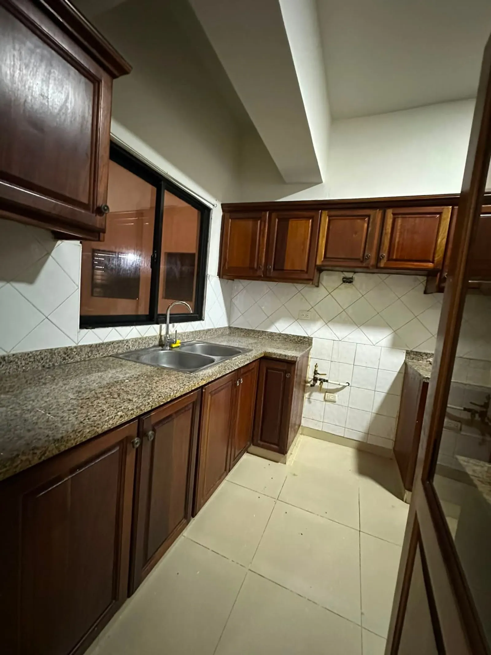 Large 3 BR, 2.5 BA, 2 Parking Apartment, photo 6