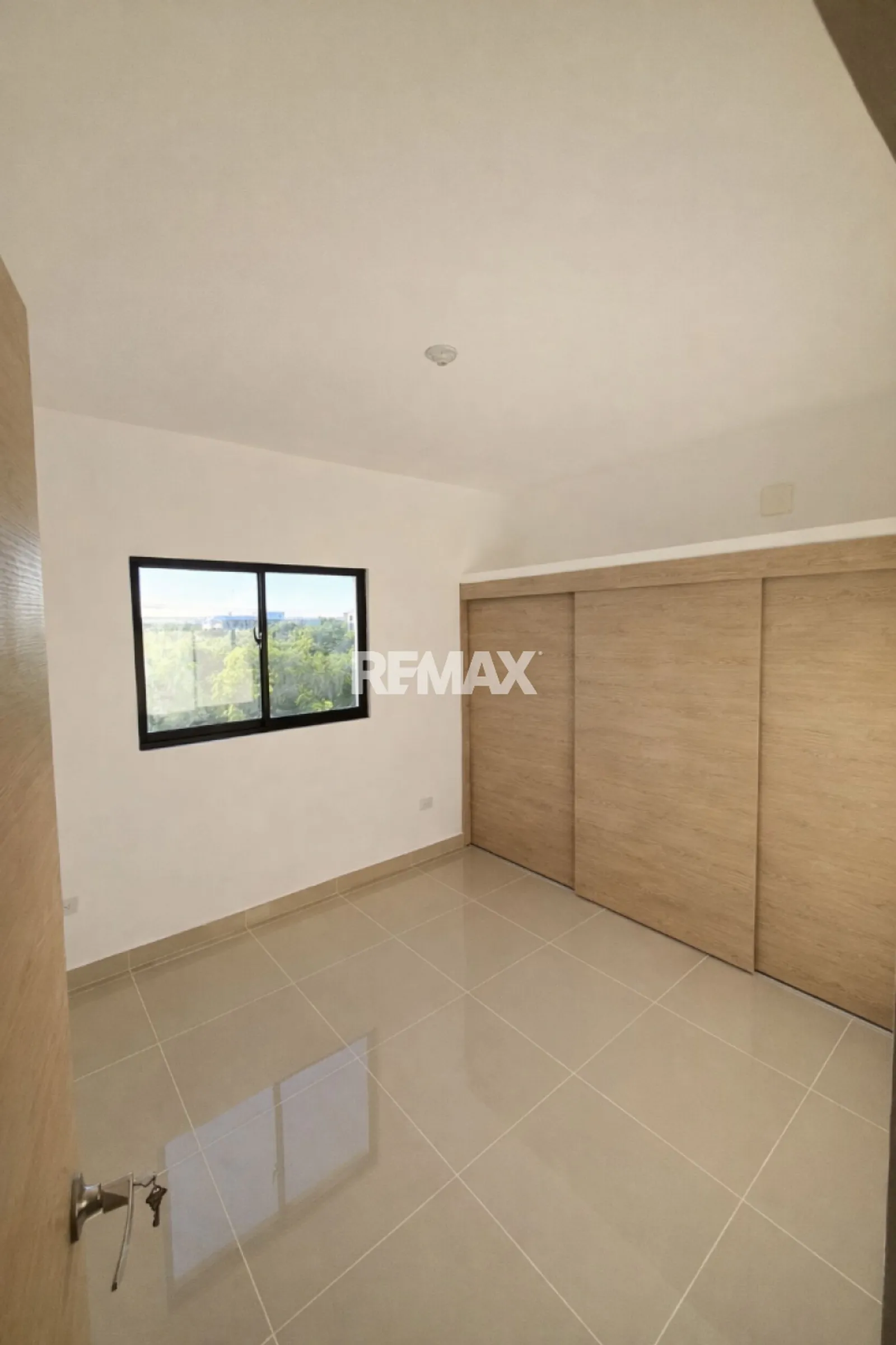 Apt. Prêt de 2 chambres avec terrasse privée, photo 2