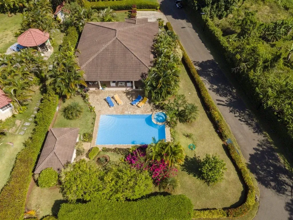 Villa on corner lot with pool & Jacuzzi, foto principal