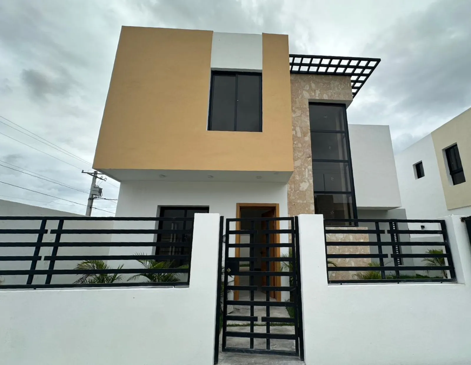 House for Sale Across from Commercial Plaza, main photo