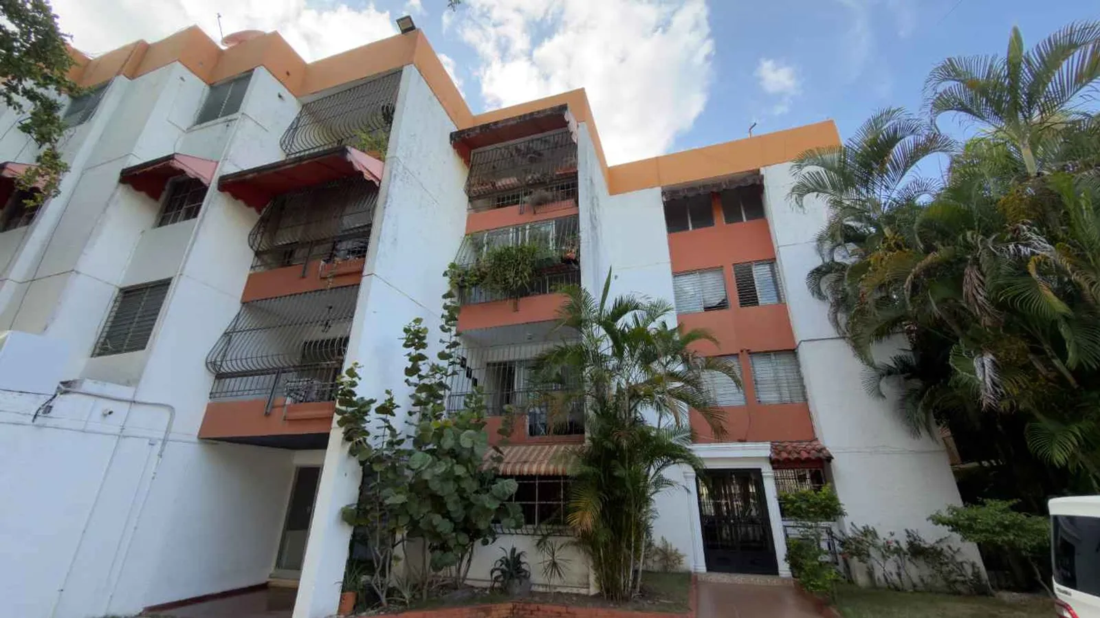Classic 2-bedroom apartment, main photo