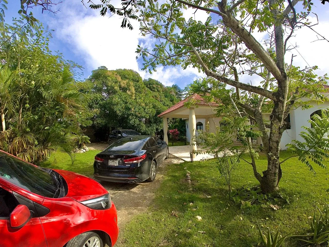 Exclusiva Villa con Amplio Terreno a 3 Minutos de la Playa en Cabarete, foto 10
