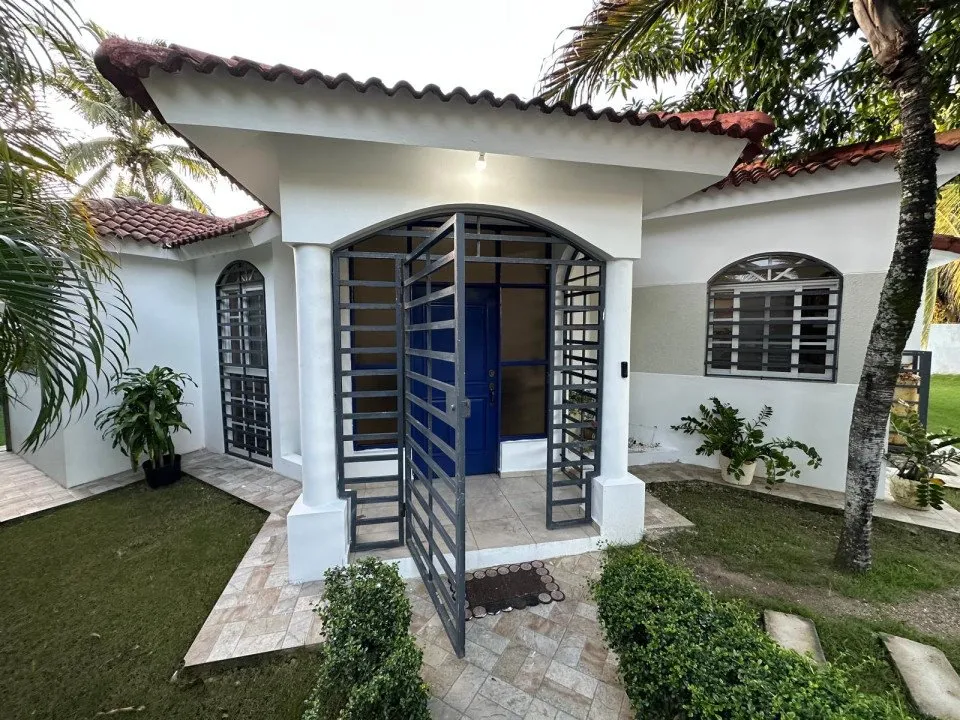 Villa de 2 chambres avec piscine privée à Playa Chiquita, photo principale
